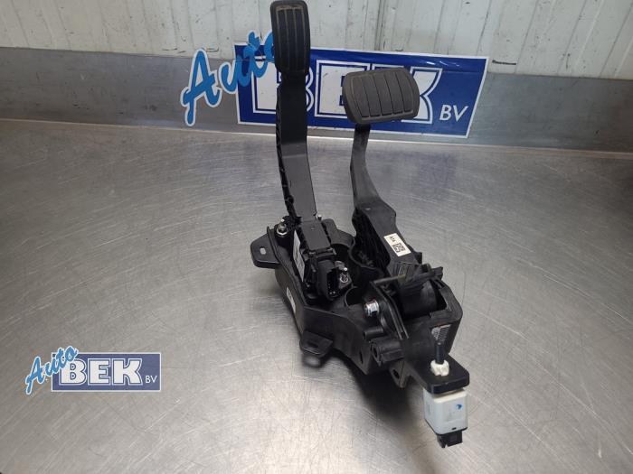 Gebrauchte Pedale Set Peugeot 2008 (UD/UK/UR/US/UX) 1.2 VTi 12V PureTech 130 Preis € 95,00 Margenregelung angeboten von Auto Bek