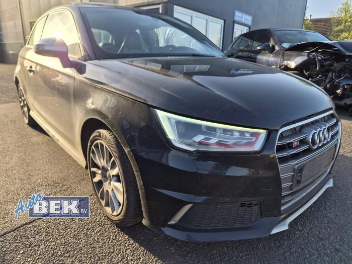 Używane Reflektor prawy Audi S1 (8X1/8XK) 2.0 TFSI 16V Cena na żądanie oferowane przez Auto Bek