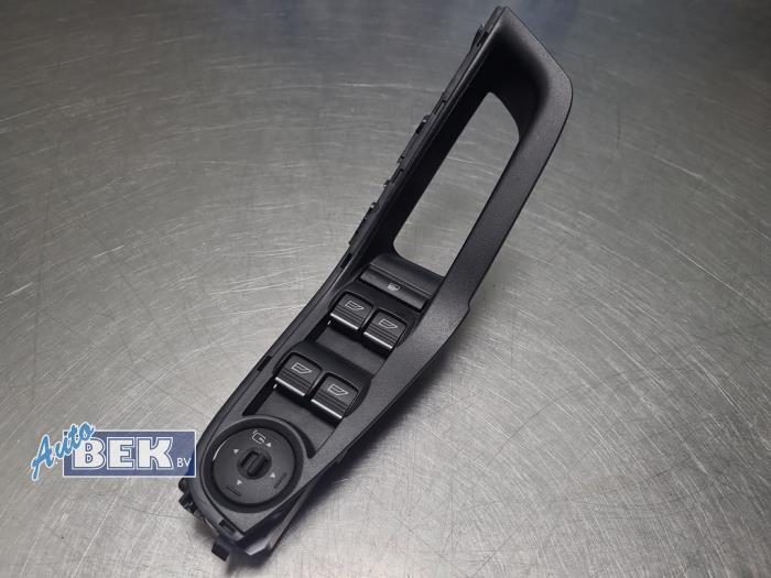Usados Interruptor combinado de ventanillas Ford Fiesta 6 (JA8) 1.0 EcoBoost 12V 100 Precio € 40,00 Norma de margen ofrecido por Auto Bek