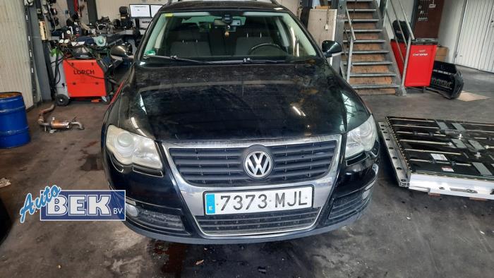 Używane Maska Volkswagen Passat Variant (3C5) 2.0 TDI 16V 135 Cena € 70,00 Procedura marży oferowane przez Auto Bek