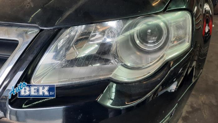Używane Reflektor lewy Volkswagen Passat Variant (3C5) 2.0 TDI 16V 135 Cena € 35,00 Procedura marży oferowane przez Auto Bek