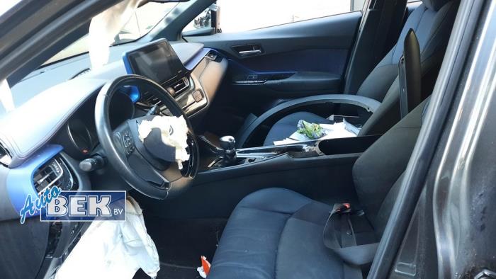 Używane Panel Toyota C-HR (X1,X5) 1.8 16V Hybrid Cena € 800,00 Procedura marży oferowane przez Auto Bek