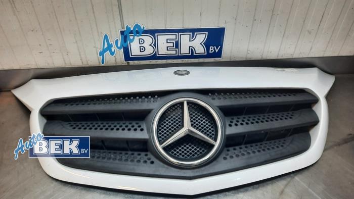 Begagnade Grill Mercedes Citan (415.6) 1.5 108 CDI Euro 6 Pris € 95,00 Marginaltabell erbjuds av Auto Bek