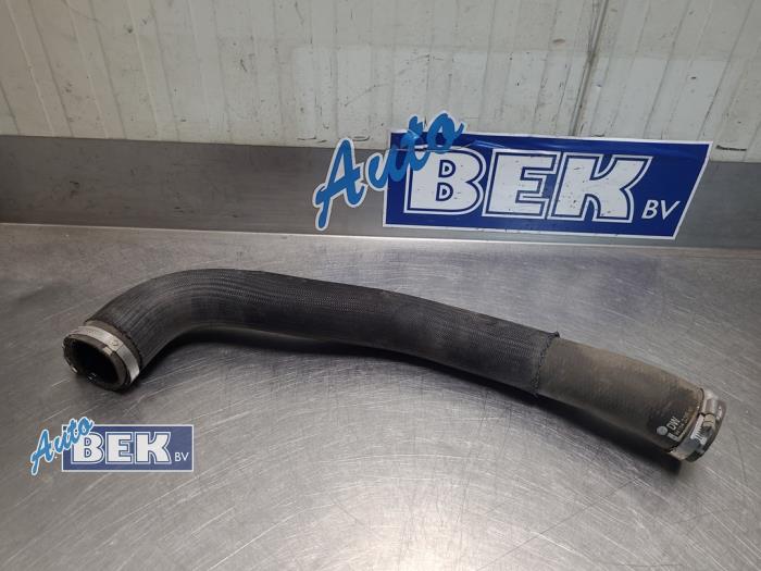 Gebrauchte Intercooler Schlauch Peugeot 5008 II (M4/MC/MJ/MR) 2.0 BlueHDi 180 16V Preis € 30,00 Margenregelung angeboten von Auto Bek