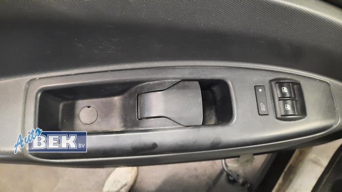 Używane Przelacznik combi okienny Fiat Doblo Cargo (263) 1.6 D Multijet Cena € 35,00 Procedura marży oferowane przez Auto Bek