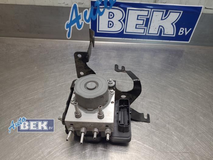 Usagé Bloc ABS Renault Captur I (2R) 0.9 Energy TCE 12V Prix € 85,00 Règlement à la marge proposé par Auto Bek