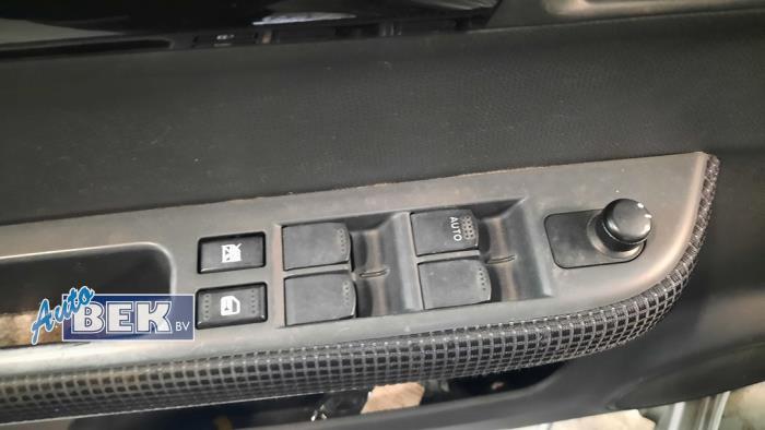 Używane Przelacznik combi okienny Suzuki Swift (ZA/ZC/ZD1/2/3/9) 1.3 VVT 16V Cena € 35,00 Procedura marży oferowane przez Auto Bek