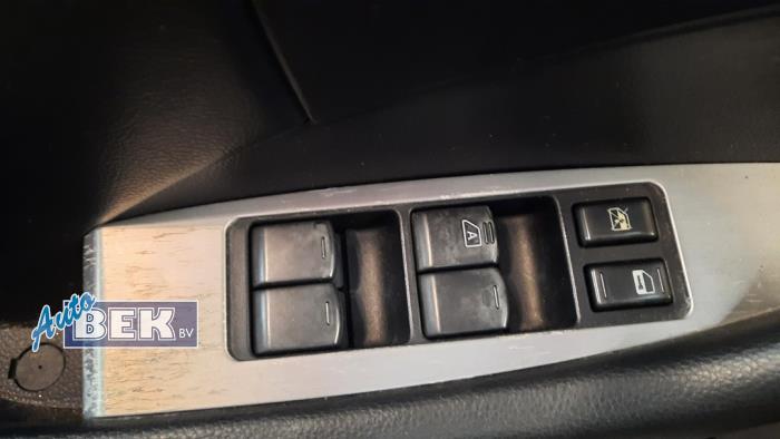 Usados Interruptor combinado de ventanillas Nissan Murano (Z50) 3.5 V6 24V 4x4 Precio € 49,00 Norma de margen ofrecido por Auto Bek