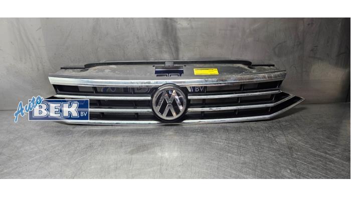 Używane Grill Volkswagen Passat Variant (3G5) 2.0 TSI 16V Cena € 245,00 Procedura marży oferowane przez Auto Bek