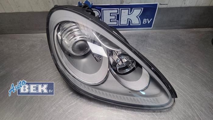 Używane Reflektor prawy Porsche Cayenne II (92A) 4.8 V8 32V S Cena € 450,00 Procedura marży oferowane przez Auto Bek