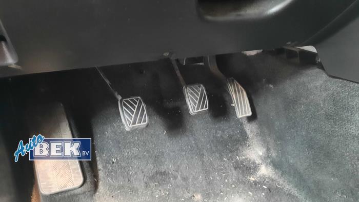 Begagnade Gaspedal Suzuki Grand Vitara II (JT) 2.0 16V Pris € 45,00 Marginaltabell erbjuds av Auto Bek
