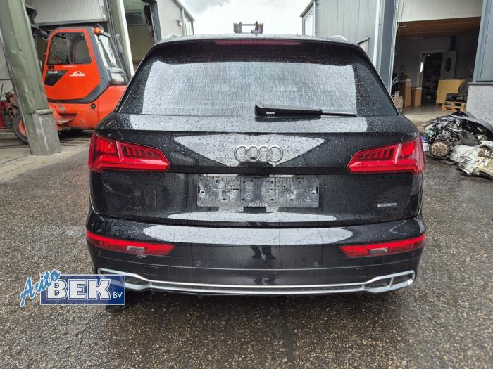 Używane Tylna klapa Audi Q5 (FYB/FYG) 2.0 55 TFSI e 16V Quattro Cena € 1.000,00 Procedura marży oferowane przez Auto Bek