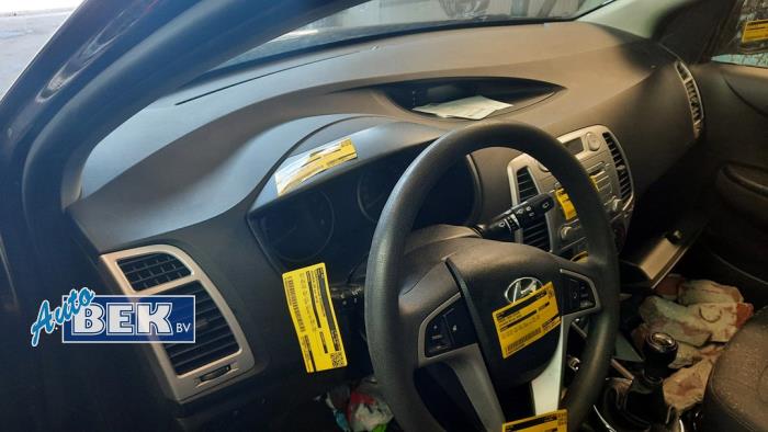 Używane Panel Hyundai i20 1.2i 16V Cena € 170,00 Procedura marży oferowane przez Auto Bek