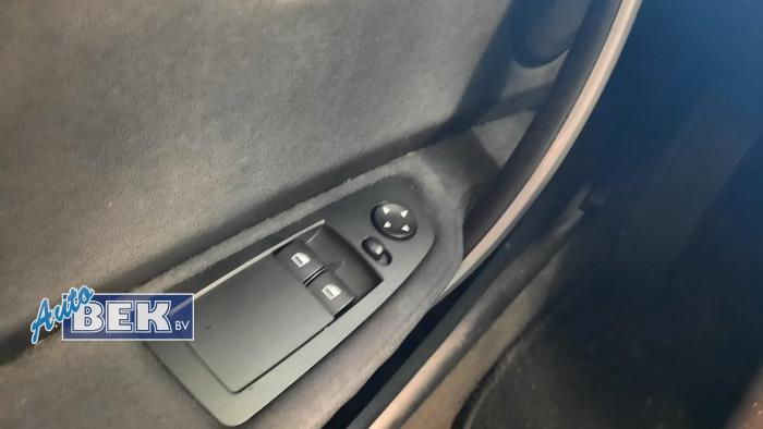 Używane Przelacznik combi okienny BMW 1 serie (E87/87N) 118i 16V Cena € 40,00 Procedura marży oferowane przez Auto Bek