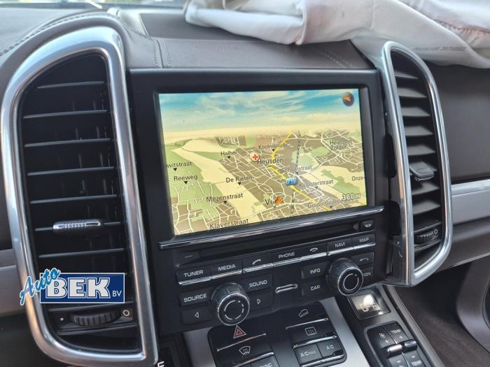 Begagnade Innerdisplay Porsche Cayenne II (92A) 3.0 S E-Hybrid 24V Pris på förfrågan erbjuds av Auto Bek