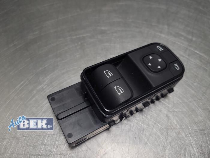 Usados Interruptor combinado de ventanillas Mercedes Sprinter 3,5t (907.6/910.6) 314 CDI 2.1 D FWD Precio € 102,85 IVA incluido ofrecido por Auto Bek