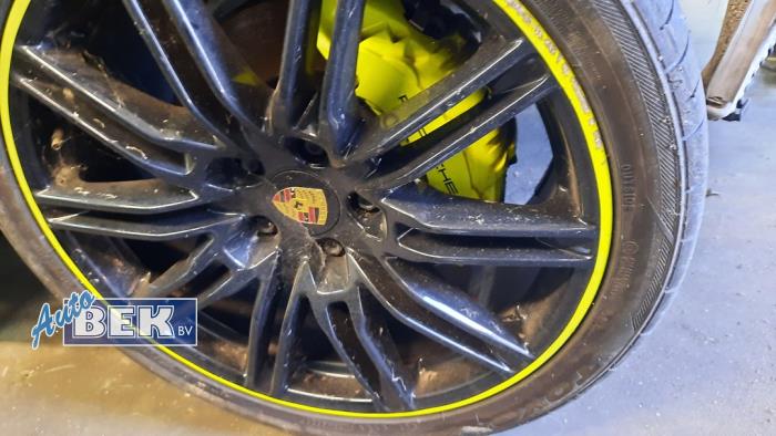 Gebrauchte Bremszange rechts vorne Porsche Cayenne II (92A) 3.0 S E-Hybrid 24V Preis auf Anfrage angeboten von Auto Bek