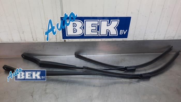 Gebrauchte Scheibenwischerarm-Set MAN TGE 2.0 TDI 4x4 Preis € 25,00 Margenregelung angeboten von Auto Bek