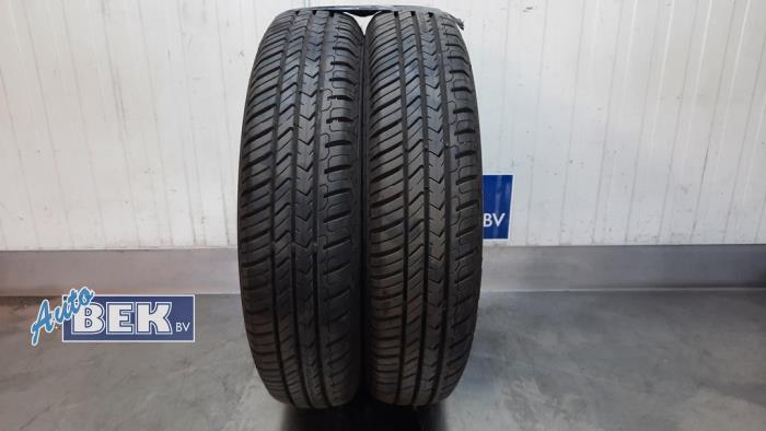 Używane Opona Cena na żądanie oferowane przez Auto Bek