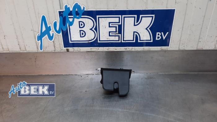 Begagnade Låsmekanism, baklucka Volkswagen Golf VIII (CD1) 1.5 eTSI 16V Pris € 19,00 Marginaltabell erbjuds av Auto Bek