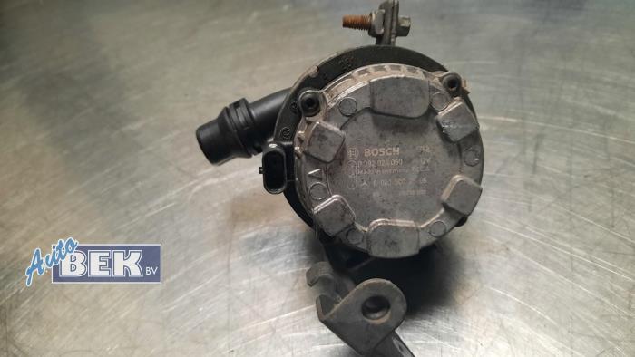 Usagé Pompe à eau Mercedes C Estate (S205) C-250 2.0 CGI 16V Prix € 207,00 Règlement à la marge proposé par Auto Bek