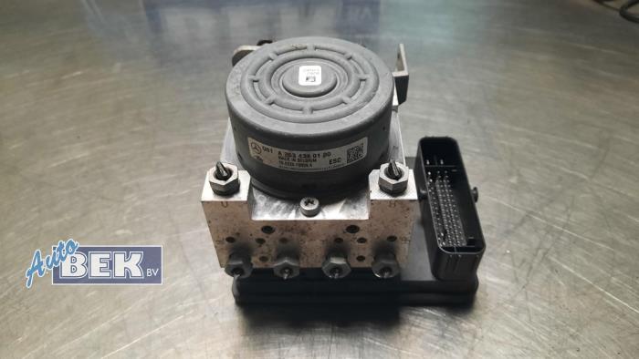 Used ABS pump Mercedes C Estate (S205) C-250 2.0 CGI 16V Price € 50,00 Margin scheme offered by Auto Bek