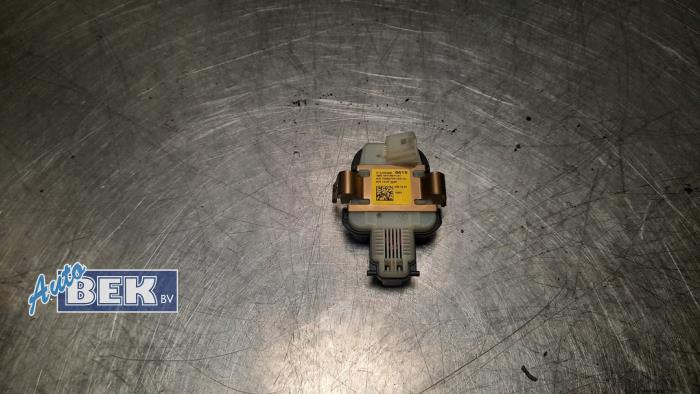 Begagnade Regnsensor Mercedes C Estate (S205) C-250 2.0 CGI 16V Pris € 14,50 Marginaltabell erbjuds av Auto Bek