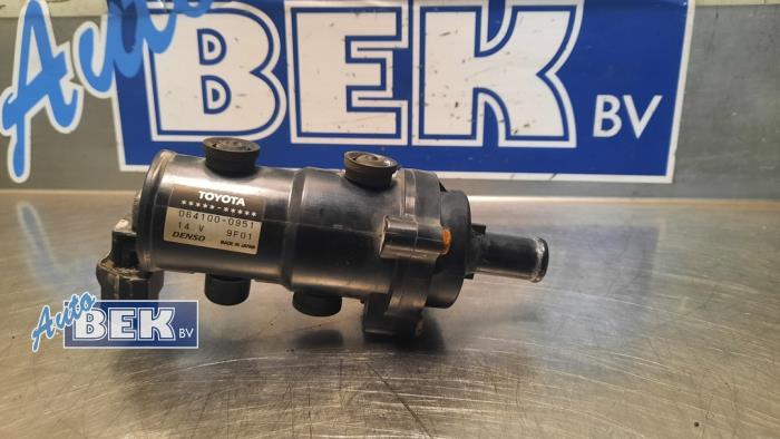 Begagnade Extra vattenpump Toyota Prius (NHW20) 1.5 16V Pris € 30,00 Marginaltabell erbjuds av Auto Bek