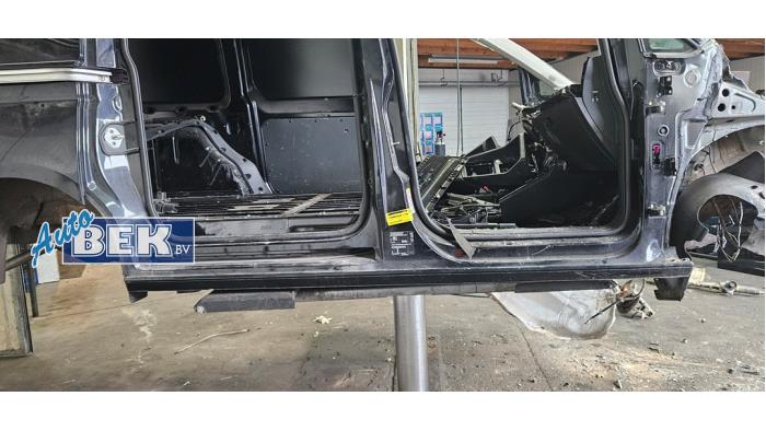 Używane Próg prawy Volkswagen Caddy Cargo V (SBA/SBH) 2.0 TDI SCR Cena € 350,00 Procedura marży oferowane przez Auto Bek
