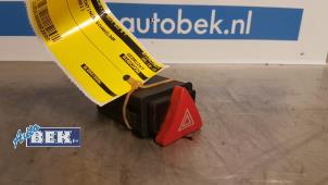 Używane Przelacznik swiatel awaryjnych Audi A3 (8L1) 1.6 Cena € 15,00 Procedura marży oferowane przez Auto Bek