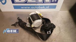 Used Seatbelt tensioner, right BMW 3 serie (E90) 330d 24V Price € 40,00 Margin scheme offered by Auto Bek