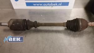 Usagé Arbre de transmission avant gauche Peugeot 106 II 1.1 XN,XR,XT,Accent Prix € 35,00 Règlement à la marge proposé par Auto Bek