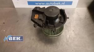 Usados Motor de ventilador de calefactor Volkswagen Passat Variant (3B6) 1.9 TDI 100 Precio € 24,99 Norma de margen ofrecido por Auto Bek