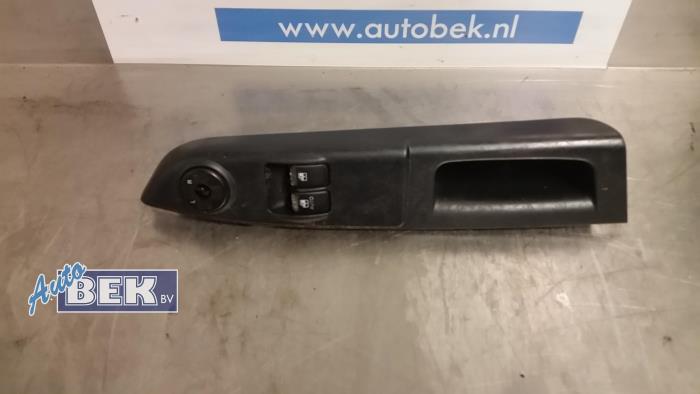 Usados Interruptor combinado de ventanillas Hyundai Getz 1.5 CRDi 12V Precio € 10,00 Norma de margen ofrecido por Auto Bek