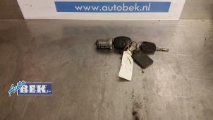 Usagé Serrure de contact + clé Ford Fiesta 5 (JD/JH) 1.4 16V Prix sur demande proposé par Auto Bek