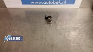 Used Door lock cylinder, right Mercedes Vito Price on request offered by Auto Bek