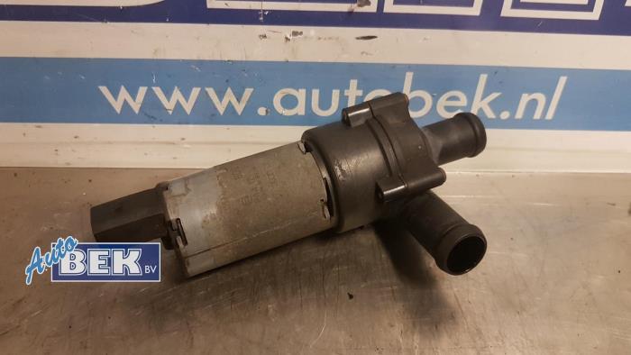 Begagnade Extra vattenpump Volkswagen Phaeton (3D) 3.2 V6 30V Pris € 17,50 Marginaltabell erbjuds av Auto Bek