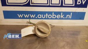 Usados Interruptor de techo deslizante Peugeot 407 SW (6E) 2.0 HDiF 16V Precio € 30,00 Norma de margen ofrecido por Auto Bek