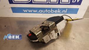 Używane Mechanizm blokady drzwi lewych tylnych wersja 4-drzwiowa Peugeot 206 SW (2E/K) 1.4 Cena € 21,00 Procedura marży oferowane przez Auto Bek