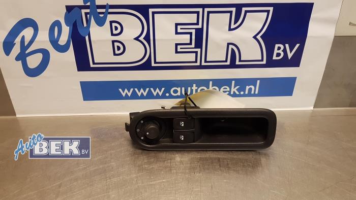 Używane Przelacznik combi okienny Renault Twingo II (CN) 1.5 dCi 70 Cena € 12,50 Procedura marży oferowane przez Auto Bek