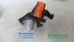 Used Rear wiper motor Peugeot 207/207+ (WA/WC/WM) 1.4 Price € 15,00 Margin scheme offered by Renkens Auto-Onderdelen B.V.
