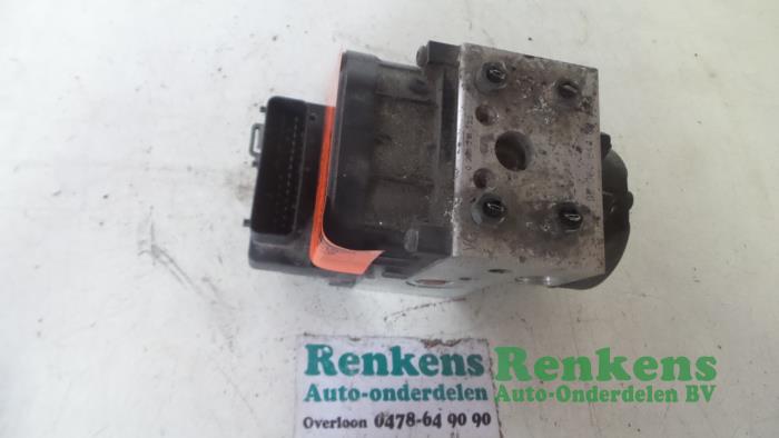 Używane Pompa ABS Citroen Xsara Break (N2) 1.6i Cena € 60,00 Procedura marży oferowane przez Renkens Auto-Onderdelen B.V.