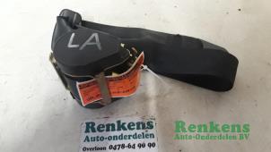 Usagé Ceinture arrière gauche Peugeot 206 CC (2D) 2.0 16V Prix € 25,00 Règlement à la marge proposé par Renkens Auto-Onderdelen B.V.