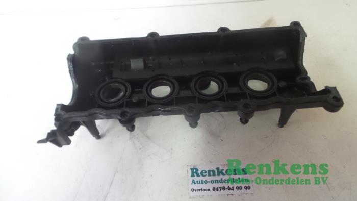 Ventildeckel van een Opel Astra J (PC6/PD6/PE6/PF6) 1.7 CDTi 16V 110 2011