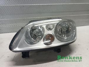 Used Headlight, left Volkswagen Touran (1T1/T2) 2.0 TDI 16V 140 Price € 40,00 Margin scheme offered by Renkens Auto-Onderdelen B.V.