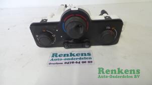 Używane Panel sterowania nagrzewnicy Renault Clio III (BR/CR) 1.2 16V 75 Cena € 40,00 Procedura marży oferowane przez Renkens Auto-Onderdelen B.V.