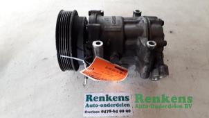 Usados Bomba de aire acondicionado Renault Kangoo (KC) 1.6 16V Precio € 75,00 Norma de margen ofrecido por Renkens Auto-Onderdelen B.V.