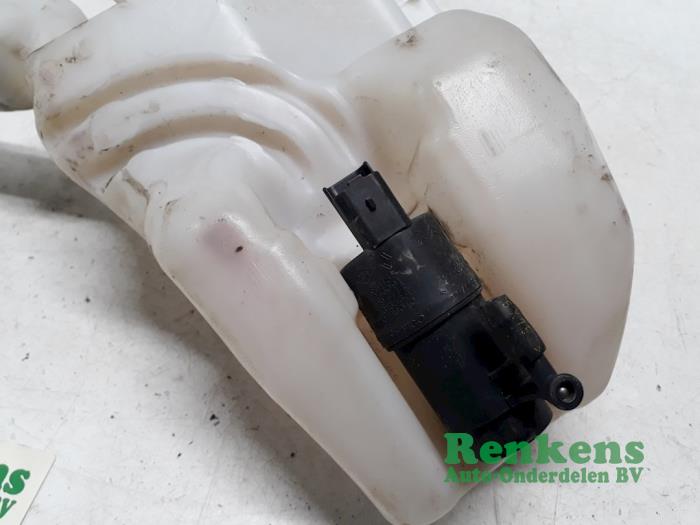 Front windscreen washer reservoir from a Peugeot 207 CC (WB) 1.6 16V 2011