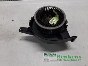 Usados Motor de ventilador de calefactor Volkswagen Fox (5Z) 1.2 Precio € 30,00 Norma de margen ofrecido por Renkens Auto-Onderdelen B.V.
