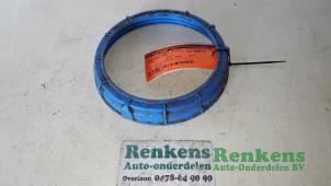 Gebrauchte Sicherungsring in Kraftstofftank Citroen C1 1.0 12V Preis € 15,00 Margenregelung angeboten von Renkens Auto-Onderdelen B.V.